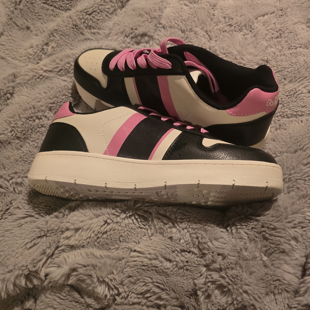Hello Kitty Sneakers - Pink and Black - Picture 3 of 4